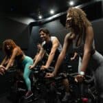 Pratiquants d'indoor Cycling dans une séance Spinbreak